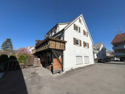 Unten Arbeiten und oben Wohnen - Wohnhaus mit Wohnung und Gewerbeeinheit in zentraler Lage