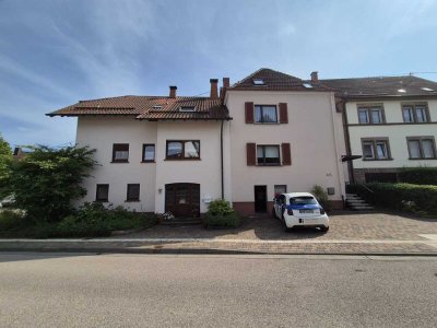 Großzügiges Ensemble mit ca. 293 m² Wohnfläche und zwei Garagen