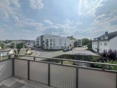 Stilvolle, modernisierte 2-Zimmer-Wohnung mit Balkon und EBK in Heusenstamm