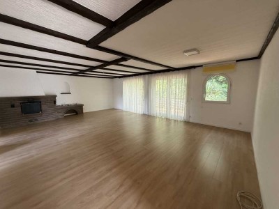 Top gepflegte 3-Zi.-Wohnung im OG
mit Balkon, Terrasse, Garten und Stellplatz