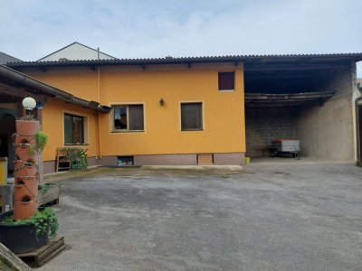 2421 Kittsee - Bauernhaus - Einstellhallen - im Zentrum
