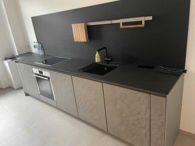 Top Citylage Großzügige 5 Zimmer Altbauwohnung - hochwertig ausgestattet  -WG geeignet