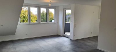 Moderne 2-Zimmer-Dachgeschosswohnung mit Loggia und EBK