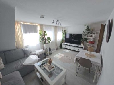 BITTE KEINE E-MAIL ANFRAGEN! 2 Zi.-Single-Dachgeschoß-Whg.- 3 FH -direkt in der Hanauer Innenstadt!