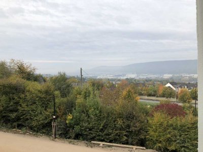Stilvolle, neuwertige 4-Zimmer-Wohnung mit gehobener Innenausstattung mit EBK in Trier