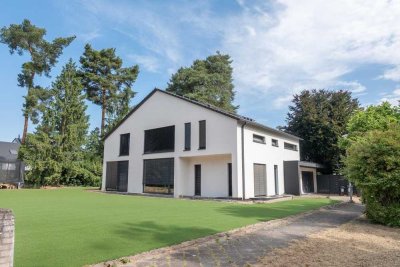 Luxuriöses Einfamilienhaus mit großem Grundstück