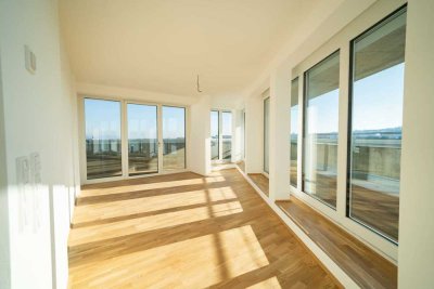 Traumhafter Ausblick! 2,5-Zimmer-Whg mit Gäste Bad, umlaufendem Balkon und Einbauküche