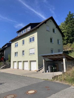 3-Familienhaus mit Garagen und Garten in Pressig