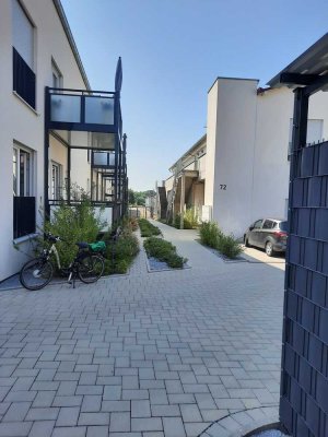 schöne helle 2 Zimmer Wohnung mit Balkon