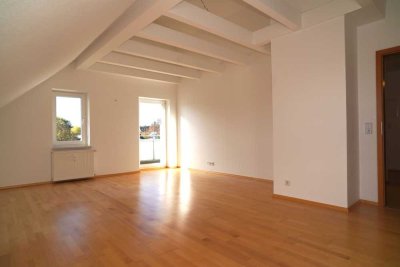 Sonnige Dachgeschoss-ETW mit Balkon und Fernblick – ruhige und beliebte Wohnlage Rabenstein