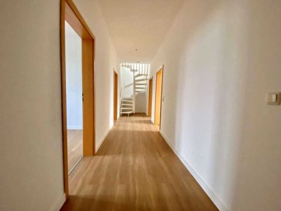 Helle renovierte 4-Raum-Maisonette-Wohnung zu vermieten