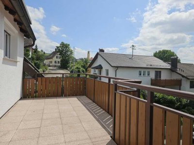 Hübsche komplett möblierte Wohnung im Baden-Badener Rebland, 1.OG, neues TGL-Bad, gr. Balkon, P