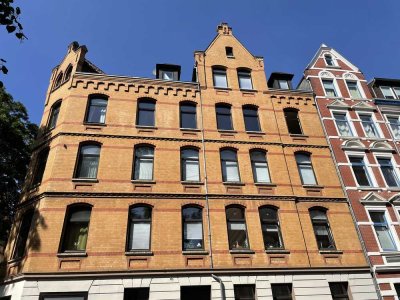 Kernsanierte, stilvolle, neuwertige und helle 4-Zimmer-Wohnung mit Balkon in Hannover-Linden
