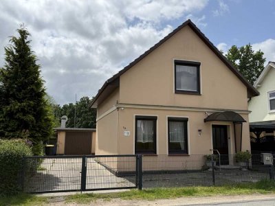 Älteres Einfamilienhaus auf schönem Grundstück