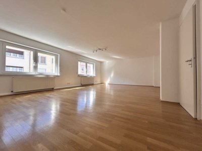 7354 - Wohnen auf der Sophienstaße: renovierte 4,5-Zimmerwohnung mit 2 Balkonen!