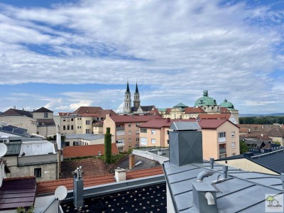 Traumhafte DG-Wohnung im Zentrum von Klosterneuburg - 57m2 große Dachterrasse - Gekühlt - Garage - Gartennutzung!