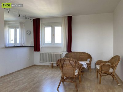 Sofortbezug möglich /sehr gepfegte 2 Zimmerwohnung mit Loggia und KFZ-Abstellplatz in zentraler Lage,