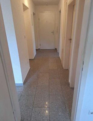 Gepflegte 4-Raum-Wohnung mit 2 Balkone  in Ludwigsburg Eglosheim