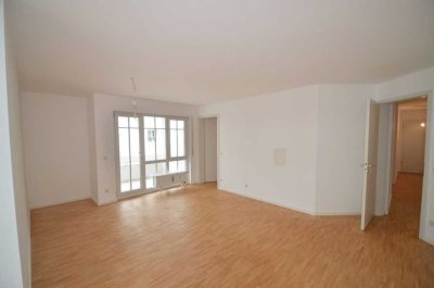 Attraktive, lichtdurchflutete 3-Zi.-Wohnung mit guter Ausstattung in ruhiger Innenhoflage