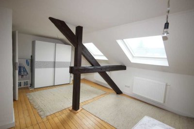 Moderne Dachgeschosswohnung im Herzen von Wickrath -komplett möbliert-