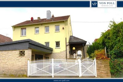 Zwei­familien­haus mit großem Grundstück und Entwicklungspotenzial in ruhiger Lage