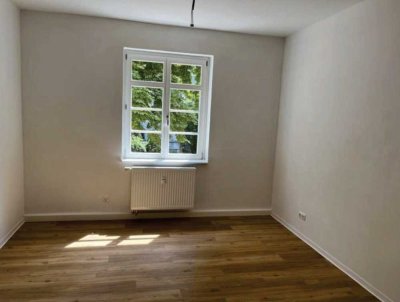 Stilvolle 2-Raum-Hochparterre-Wohnung mit Balkon und EBK in Darmstadt