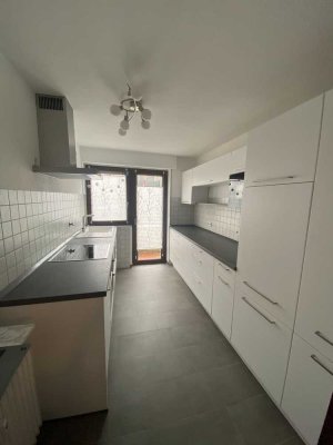 Modernisierte Wohnung mit drei Zimmern sowie Balkon und Einbauküche in Sindelfingen