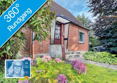 Teil-saniertes Single-Haus auf Eckgrundstück // ruhig, zentral, im Grünen // Garage