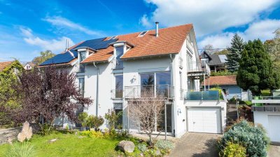 Zuhause im Südschwarzwald – großzügige Doppelhaushälfte mit Charme,  Garten, Terrasse und Talblick