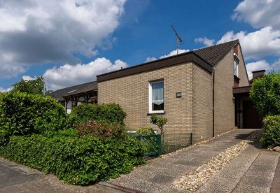 Einfamilienhaus + ca. 80 m² Dachstudio mit Garage und Garten in ruhiger Wohnlage