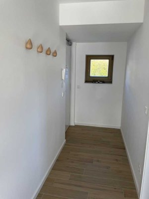 Stilvolle 2-Zimmer-Dachgeschosswohnung mit EBK und geh. Innenausstattung