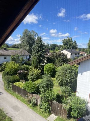 Helle, freundliche 2-Zimmer DG-Wohnung in absolut ruhiger Lage