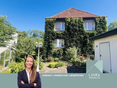 Zweifamilienhaus in der Detmolder Innenstadt mit wunderschönem Garten, Doppelgarage und Keller!