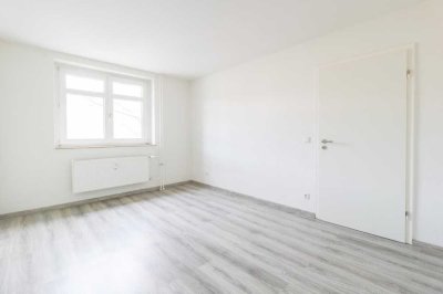 Großzügiges Wohnerlebnis: Helle Räume, stilvolle Küche & elegantes Tageslichtbad mit Komfort