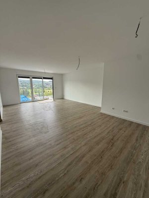 Top-Aussicht! Neubau, 3-Zi-Wohnungen, Balkon, barrierefrei, Aufzug, Carport, uvm.