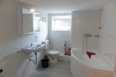 Einliegerwohnung mit EBK ,schönem Bad und Terrasse