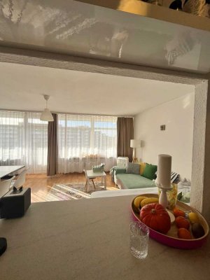 Modernisierte 2-Raum-Wohnung mit Balkon und Einbauküche in Bergisch Gladbach-Reginharstrasse