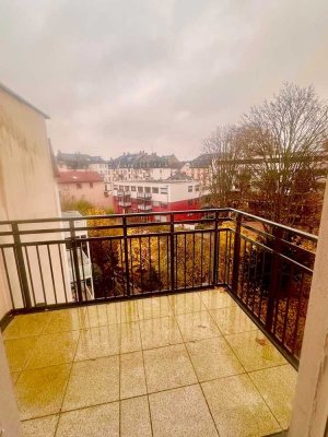Provisionsfrei - 3 Zimmer Altbauwohnung, 2.OG mit Balkon und tollem Ausblick