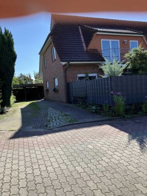 Erstbezug nach Sanierung mit Balkon: Ansprech. 3-Zi.-Wohg. im 4-FH, geh. Innenausstattung
