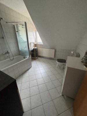 Günstige, gepflegte 2-Zimmer-Dachgeschosswohnung in Am Ohmberg