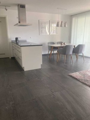 Stilvolle, neuwertige 3-Zimmer-Wohnung mit Balkon und Einbauküche in Pfullingen