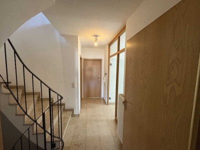 Ihre Chance: Mehrfamilienhaus mit riesigem Grundstück und Gestaltungsfreiheit