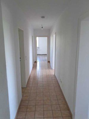 Helle 3-Zimmer-Wohnung mit Balkon in Duisburg