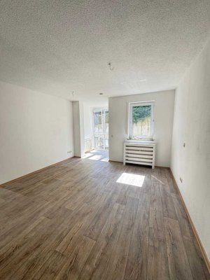 Gepflegtes 1 Zimmer Apartment mit Wintergarten-- Neuer EBK und TG** Top Rendite - Objekt