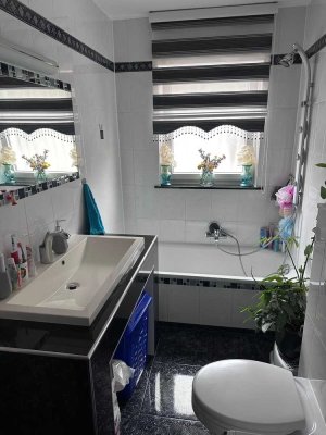 Stilvolle, neuwertige 3-Zimmer-Wohnung mit Balkon und EBK in Augsburg