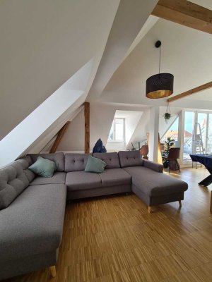 Große helle 2 Zimmer Wohnung mit Galerie und Balkon