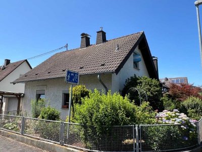 Familienfreundliches bezugsfreies EFH mit Wintergarten an einer Spielstraße und fußläufig zum Rhein!