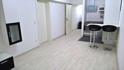Neuwertige 2-Zi.-Einliegerwohnung/ Fußbodenheizung, Einbauküche in Kelsterbach-Neubaugebiet Provfrei