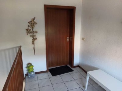 Geräumige 4,5-Zimmer-Maisonette-Wohnung mit Balkon und EBK in Stutensee
