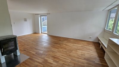Großzügige helle  3-Zimmer-Wohnung mit großem Balkon und Einbauküche in Neubiberg